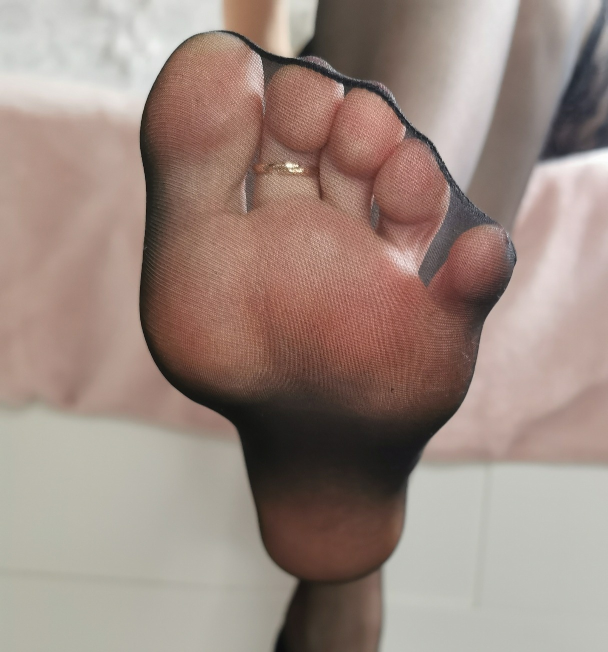 tiny_nylon_feet